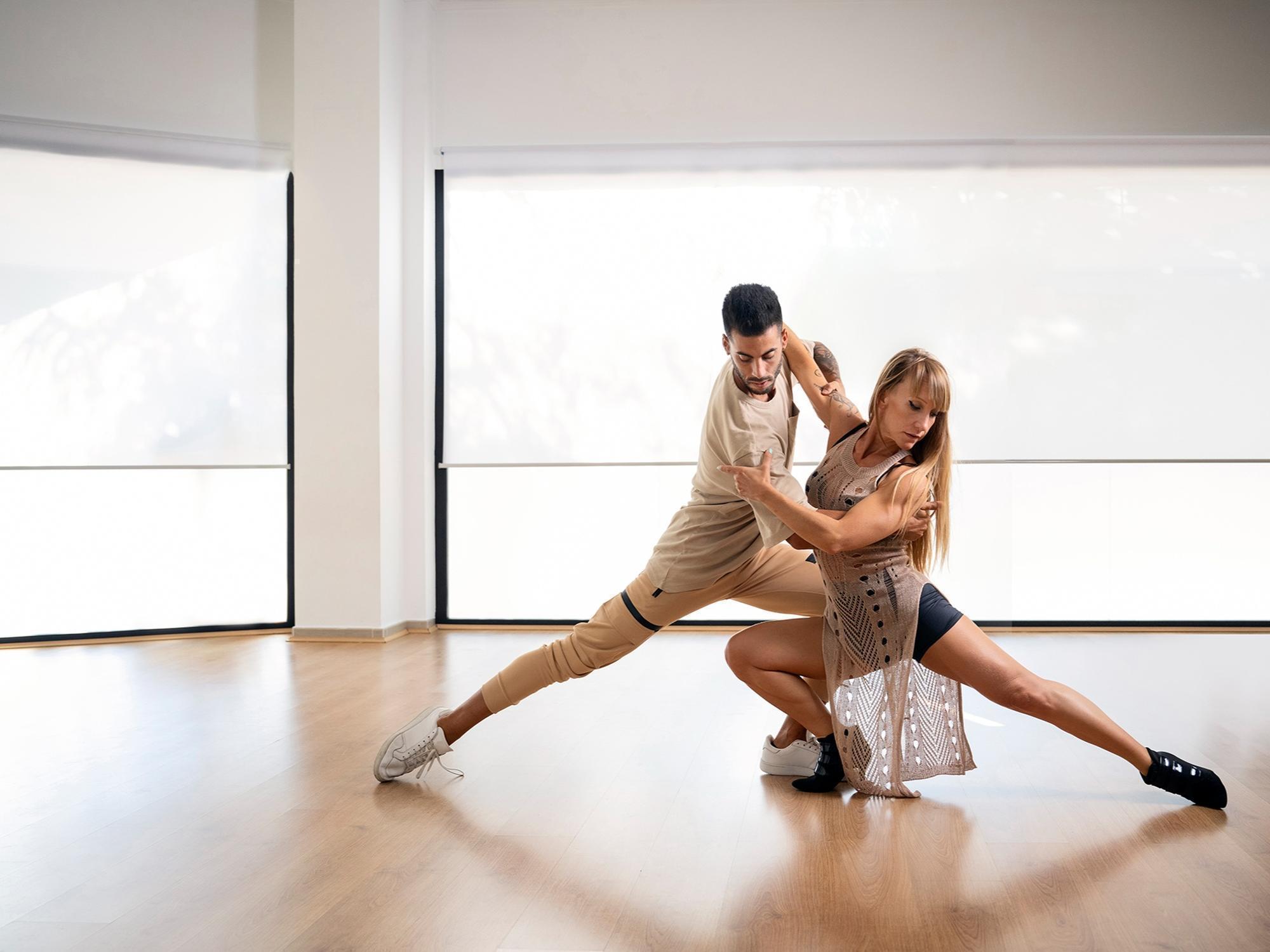 Salsa & Sosyal Latin - Elifname Dans Sanat ve Spor Merkezi - Kuşadası / Aydın