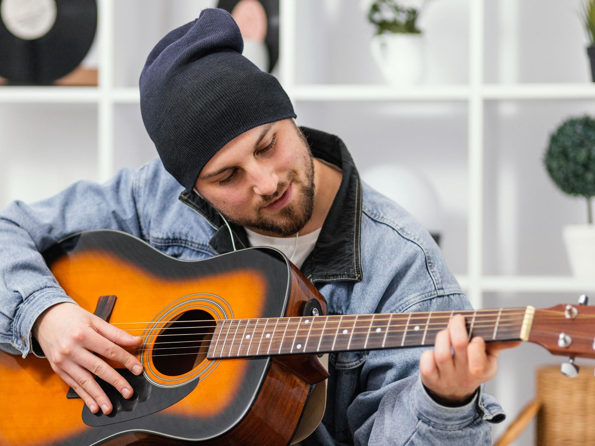 Gitar & Ukulele - Sanat Dijital Sanat Merkezi - Kuşadası / Aydın